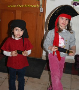 Emma et Abygaëlle en pirates